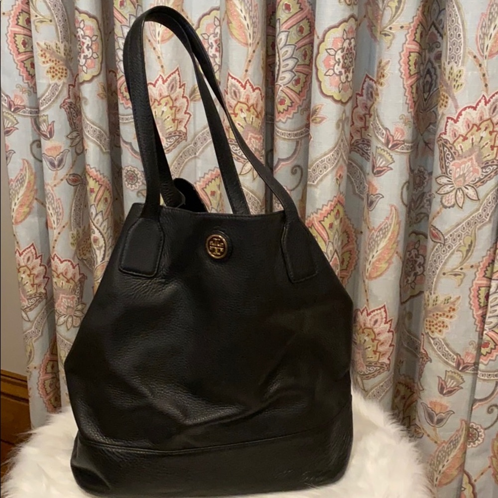 🌸✨On Sale Tory Burch Black Dena Tote Bag!!!💋👜